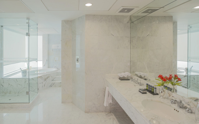 Delfines Hotel & Convention Center