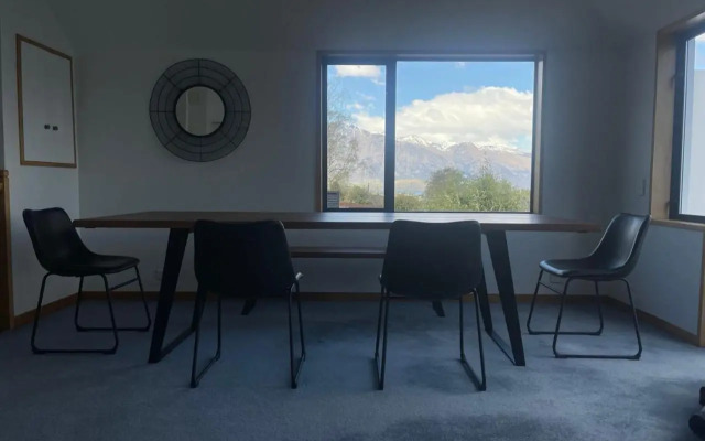 Panoramic Views - 10 minutes walk to Town
