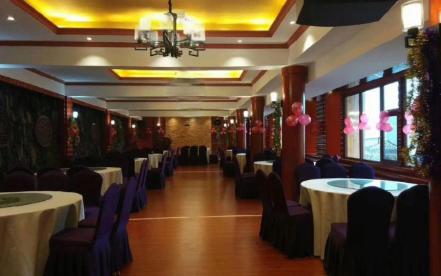 Fengxiang Yaozhai Hotel