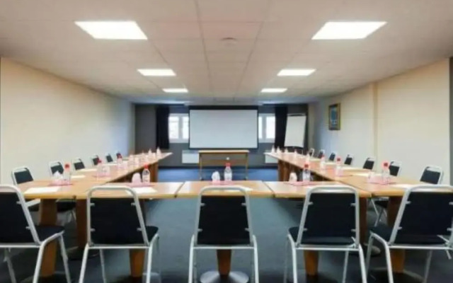 Enzo Hotel Brétigny