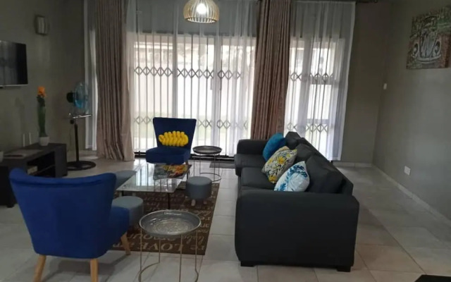 Luxurious 3 bed House Modern Open Plan- Borehole - 2046