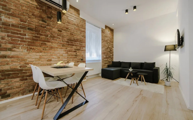 Apartment British Square