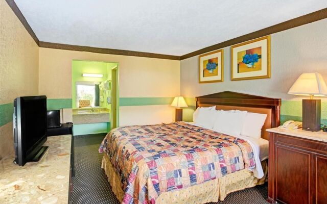 Days Inn Charlotte North-Speedway-UNCC-Research Pa