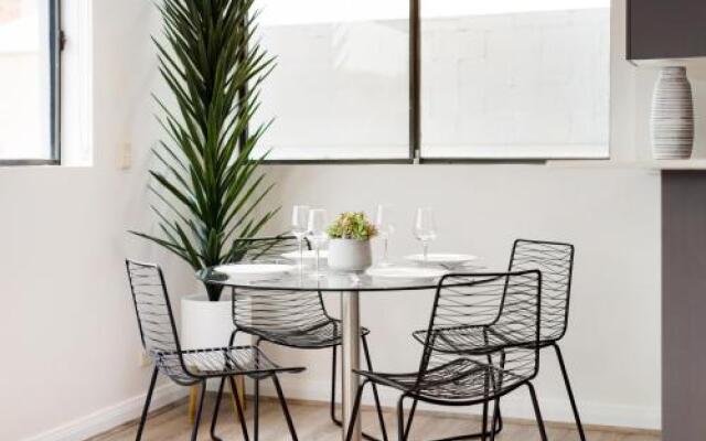 Surry Hills Modern Self-Contained One-Bedroom Apartment (19 FOV)