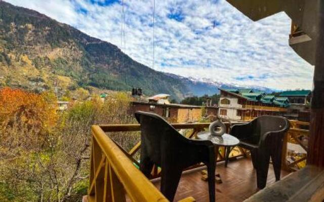 YOLO Backpackers Hostel