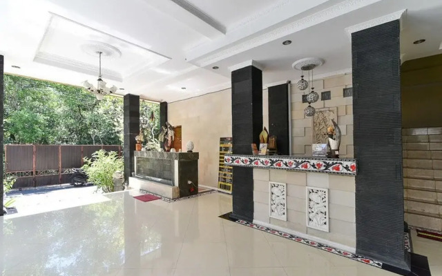 RedDoorz Plus Near Benoa Square Bali