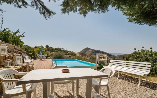 Belvilla by OYO Modern Villa in Nissoria With Pool