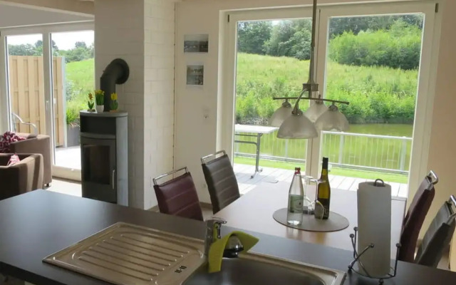 Cosy Apartment by the Lake