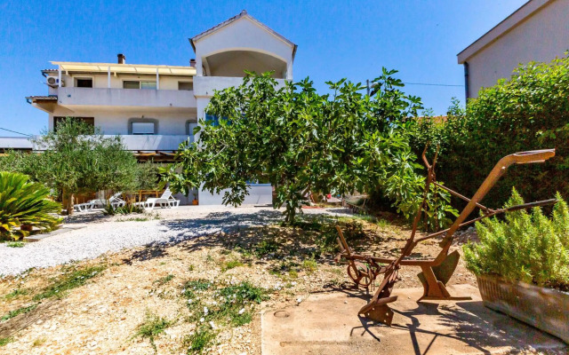 Šjor 2 BDR Apartment w grill