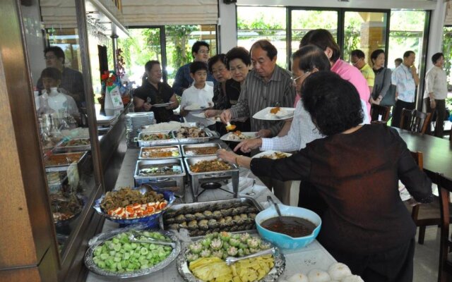 Maeklong Marina Resort