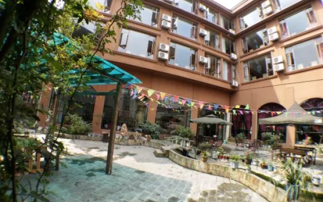 Yunshu Guyue Tangchi Hotel