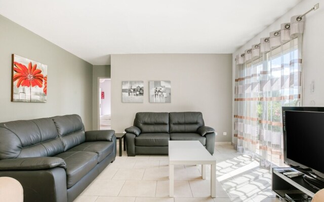 Luxury Villa in Aigne with Swimming Pool