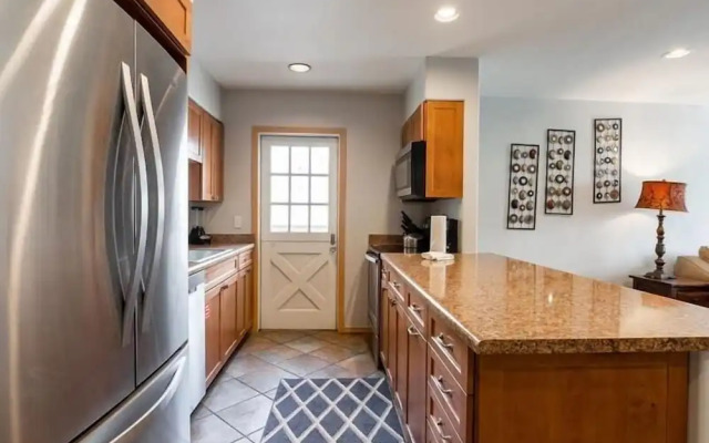 17 Vail Road Condos Ski All Day! Right in the Heart of the Village by RedAwning