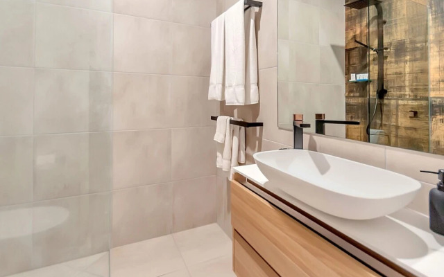 Superior Luxury Apartment in the City Life on Lake 19