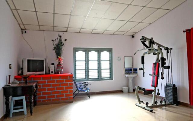 Giridarshini Homestay - Pool, Falls, Home Food & Estate