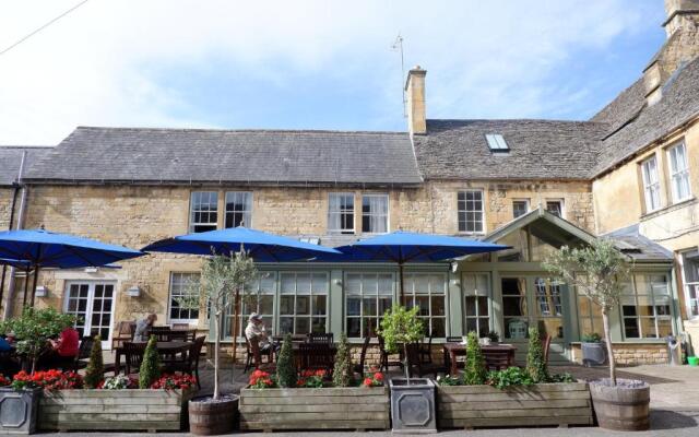 Noel Arms Hotel