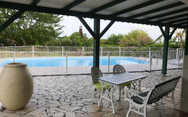 Maison de 4 chambres a Saint Francois a 300 m de la plage avec vue sur la mer piscine privee et jardin clos