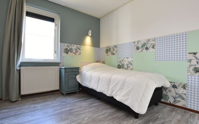 Holiday home in Dalfsen with terrace and garden with barbecue