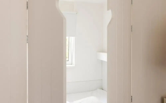 Bungalow Near Alde Feanen Site