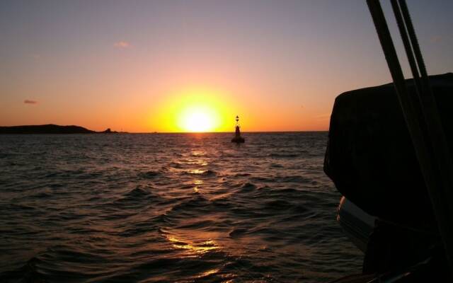 Nuit sur un voilier au Bono