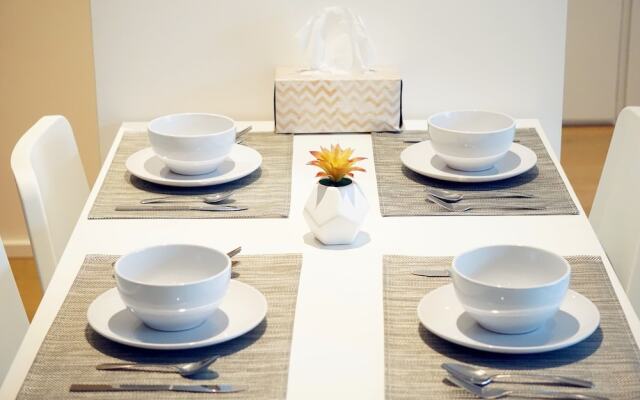 Onelife Docklands Luxury Apartment