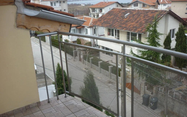 Veliana Guest House