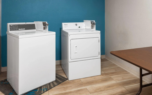 Days Inn by Wyndham Eagle River