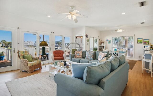 Casa Rosa West by RedAwning