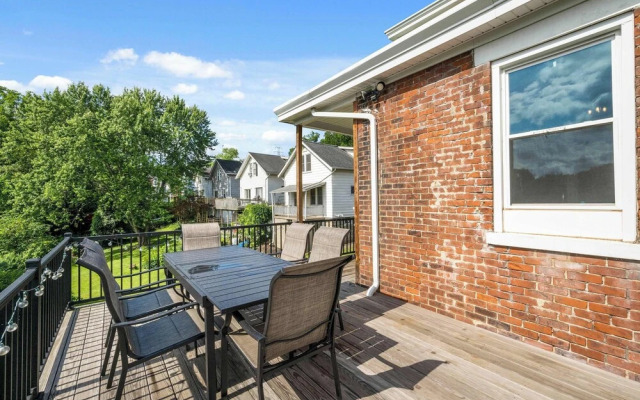 Ludlow Lodge w/ City Views