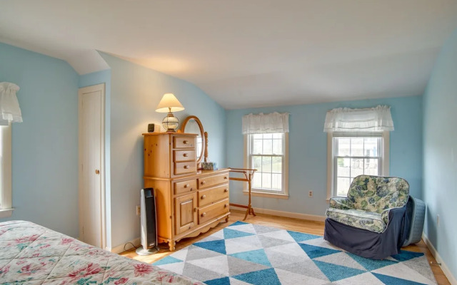 Walk to Beach: Chatham Getaway w/ Sunroom!