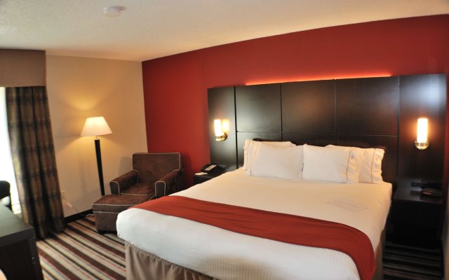 Holiday Inn Express W-I40/Whitebridge Road, an IHG Hotel