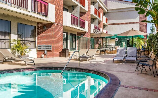 Comfort Inn & Suites Irvine Spectrum