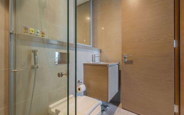 Beautiful Cityscape Views From This Urban Retreat