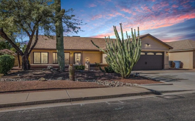 Chandler Earhart 4 Bedroom Home by RedAwning