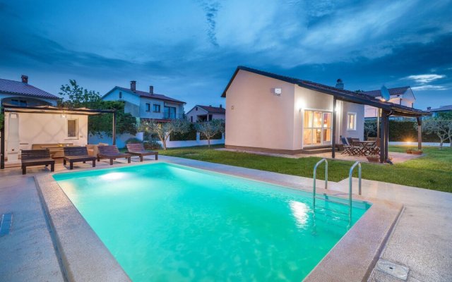 Nice Home in Valbandon With Wifi and 2 Bedrooms