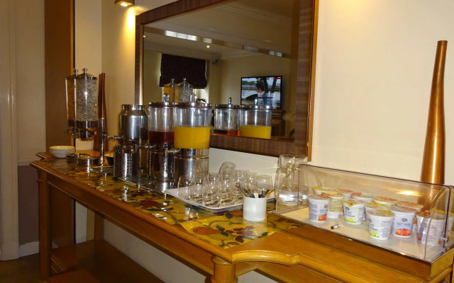 Americana Hotel