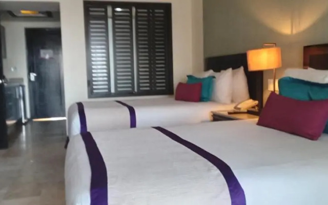 One Bedroom Ocean Front Suite on Medano Beach