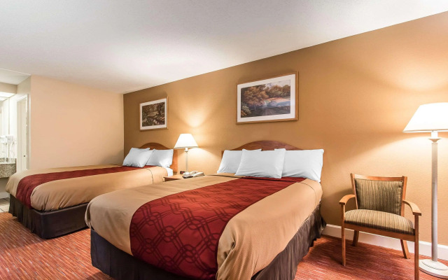 Econo Lodge Inn & Suites