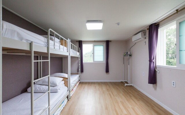 Edel Guesthouse - Hostel
