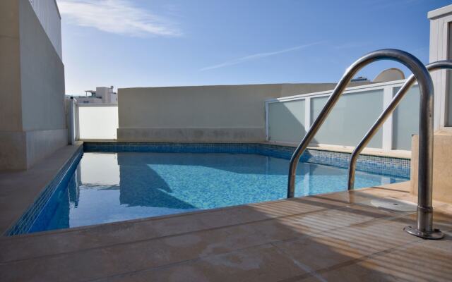 Blubay Apartments by ST Hotel