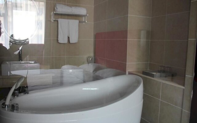 Mingjia Spring Holiday Hotel