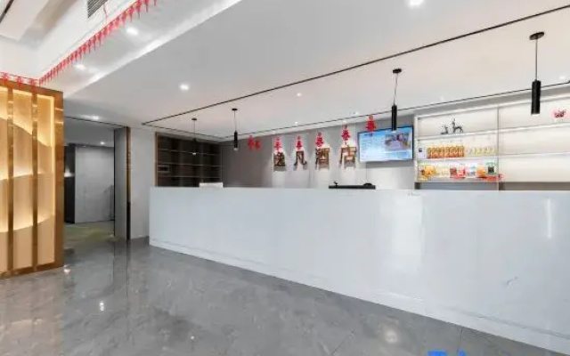 Yifan Light Luxury Hotel