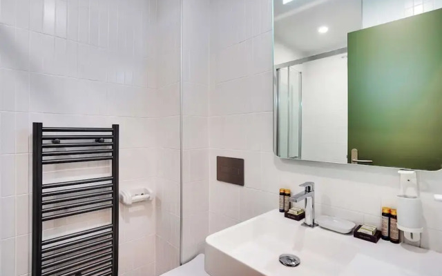 Chic Studio for 2 People - Republique