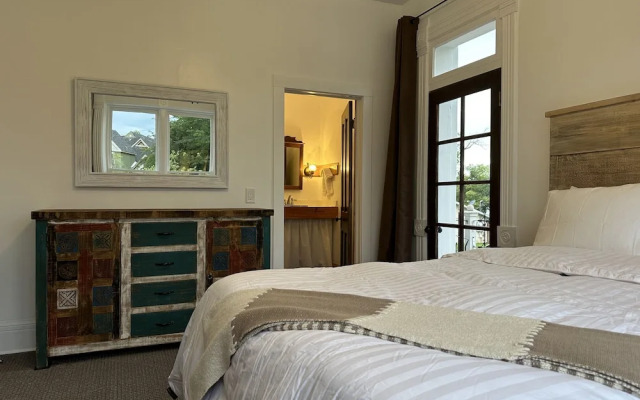 The Cottage @ 241 North