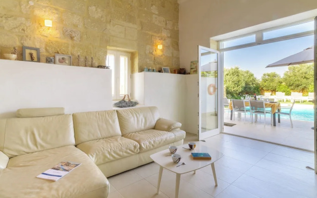 Ta'patee Pool Farmhouse in Gozo