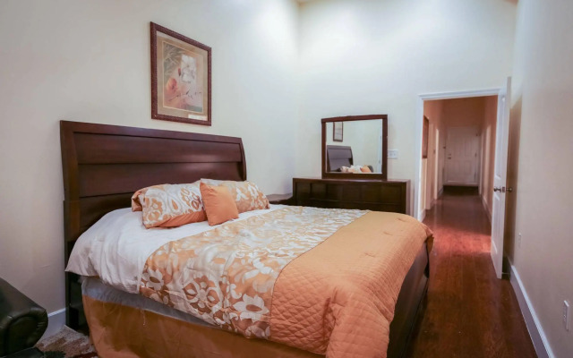 Downtown Spacious Suites by Hosteeva
