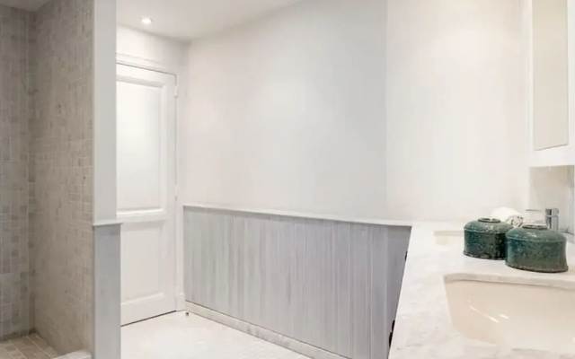 Stunning Penthouse With Free Parking and sea View