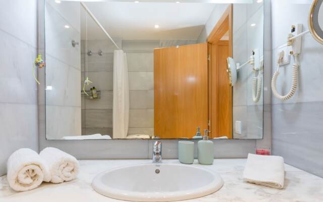 Unique Rentals - Stylish Seafront Duplex