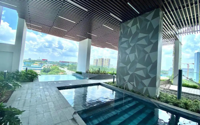 The Emerald Golf View Apartment