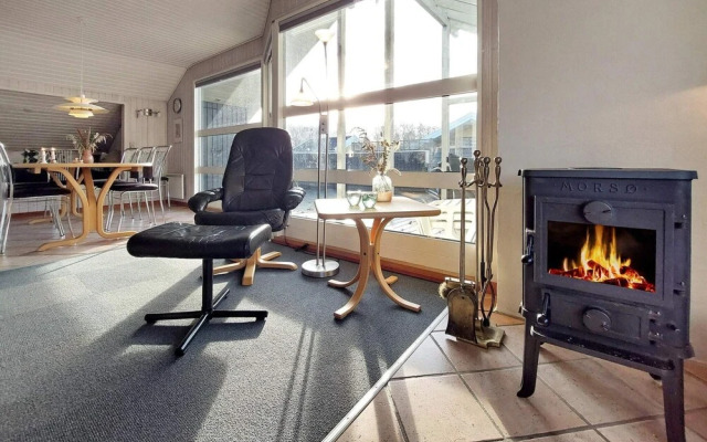 6 Person Holiday Home in Hemmet